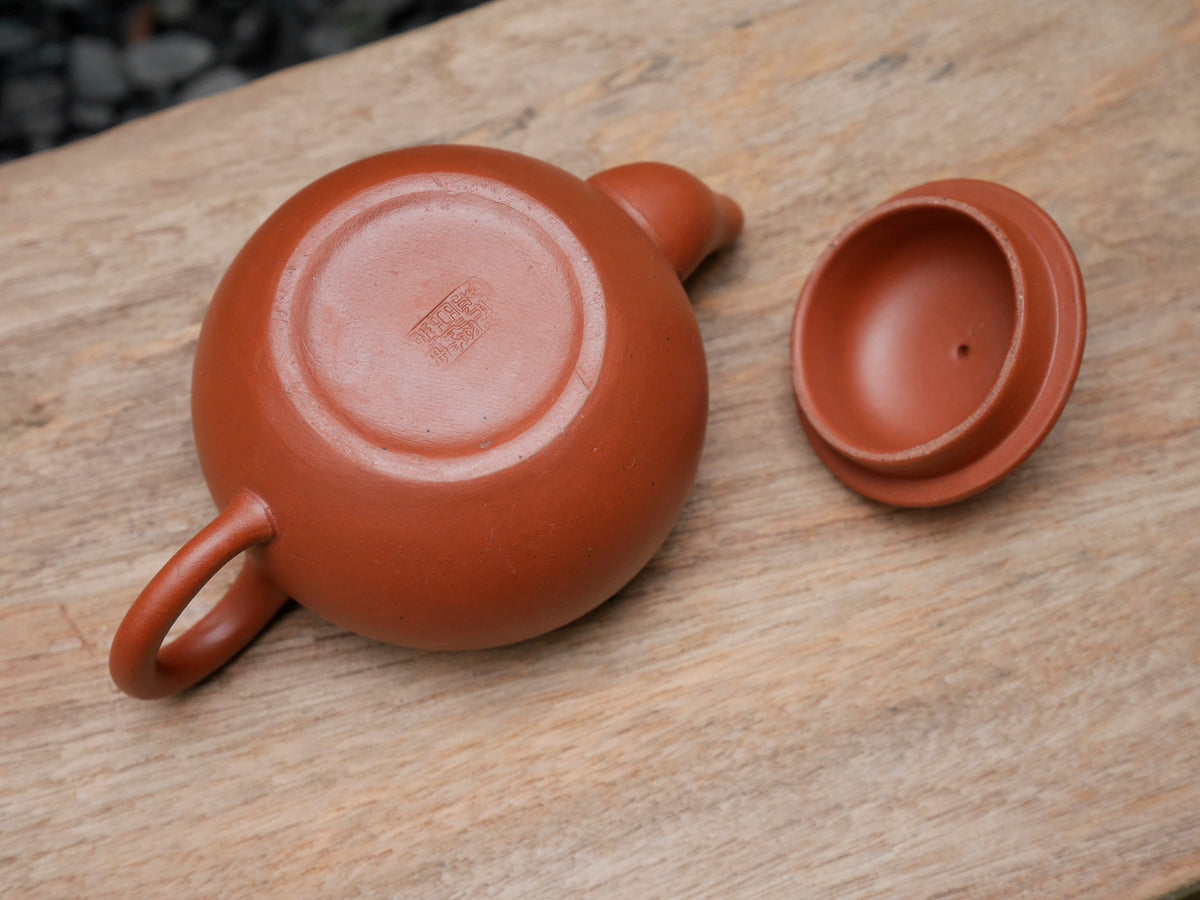 Shuiping Pigeon Spout Teapot